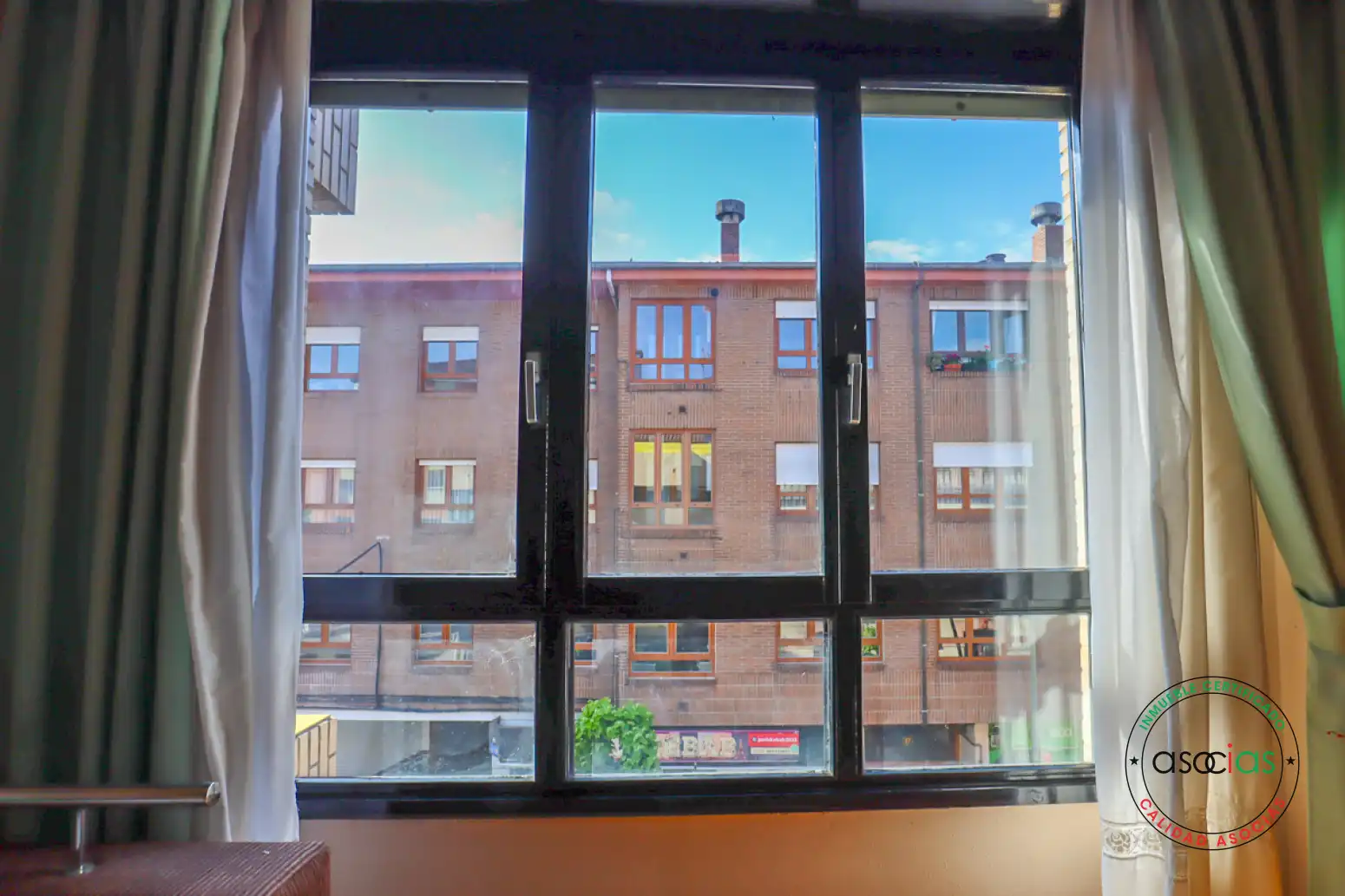 Vista exterior de Pis en venda en Siero amb Calefacció, Parquet i Moblat