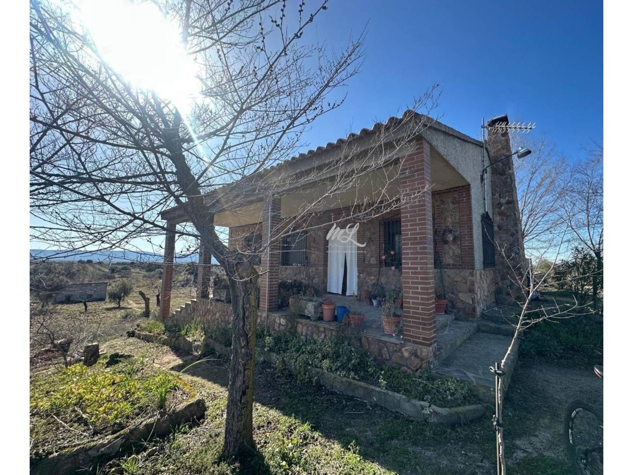 Vista exterior de Finca rústica en venda en Mazarambroz amb Aire condicionat i Jardí privat