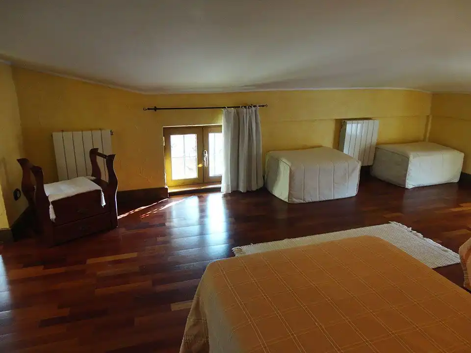Dormitori de Casa adosada en venda en Riocavado de la Sierra amb Calefacció, Traster i Moblat