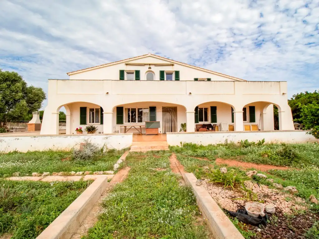 Vista exterior de Finca rústica en venda en Maó - Mahón amb Jardí privat, Terrassa i Piscina
