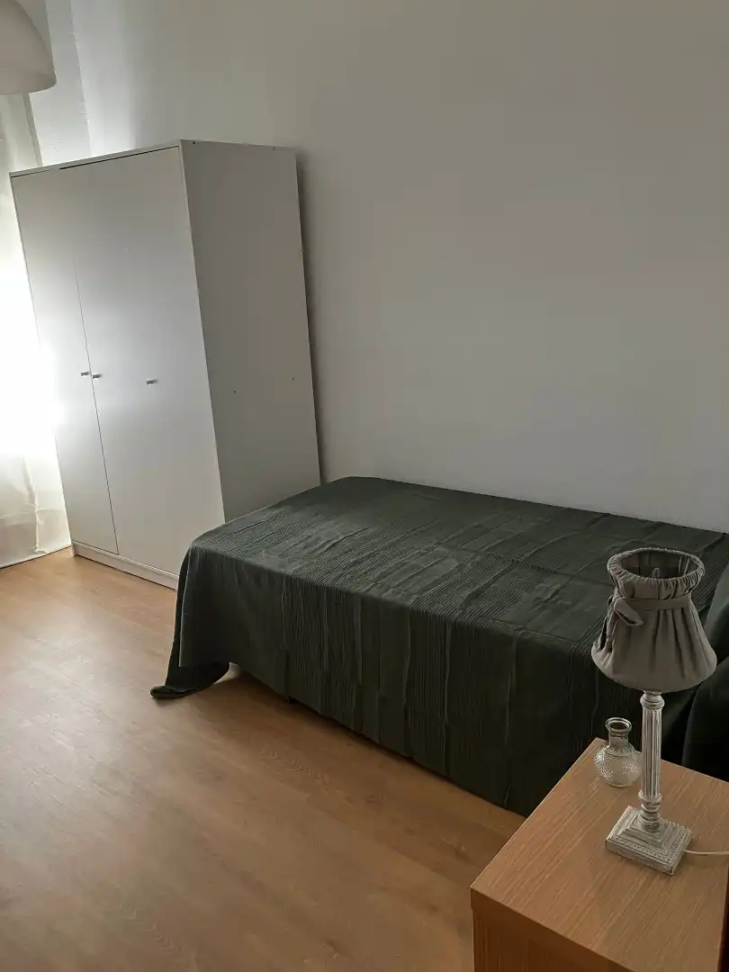 Dormitori de Pis de lloguer en Zaragoza amb Calefacció, Parquet i Moblat