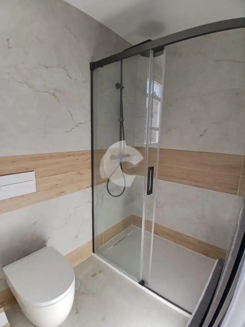 Bany de Pis en venda en A Coruña Capital  amb Calefacció, Terrassa i Balcó
