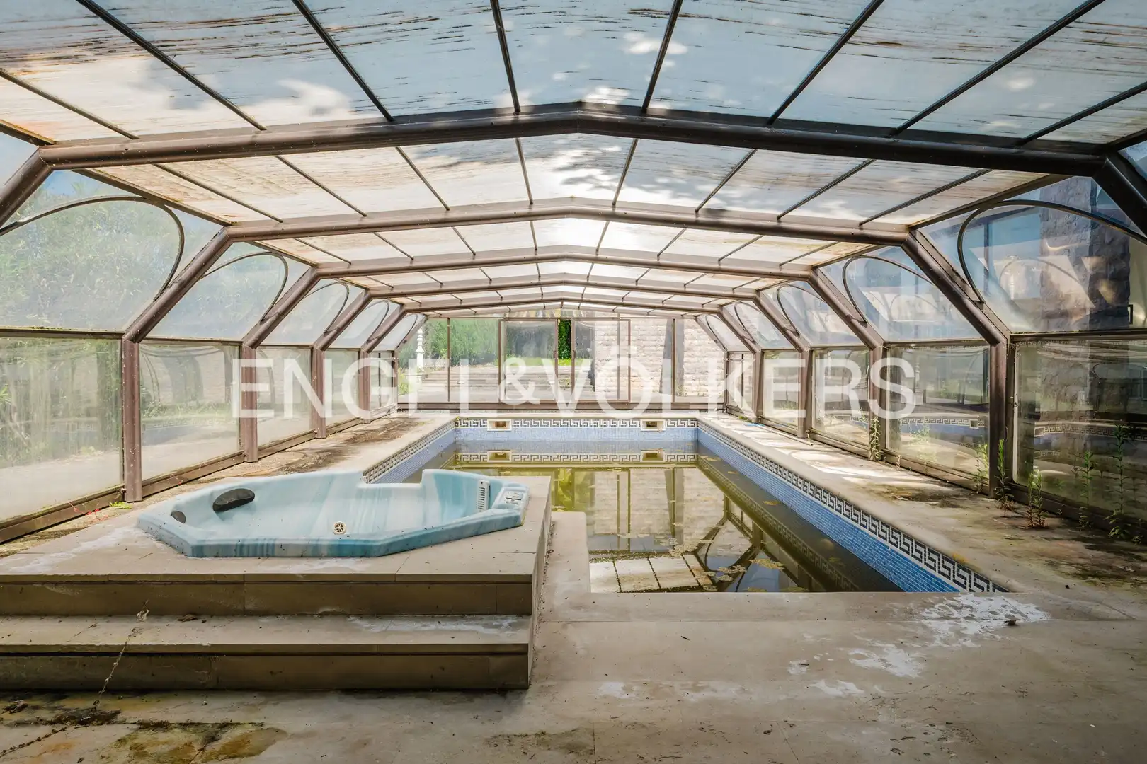 Piscina de Finca rústica en venta en Hendaye con Aire acondicionado, Calefacción y Jardín privado