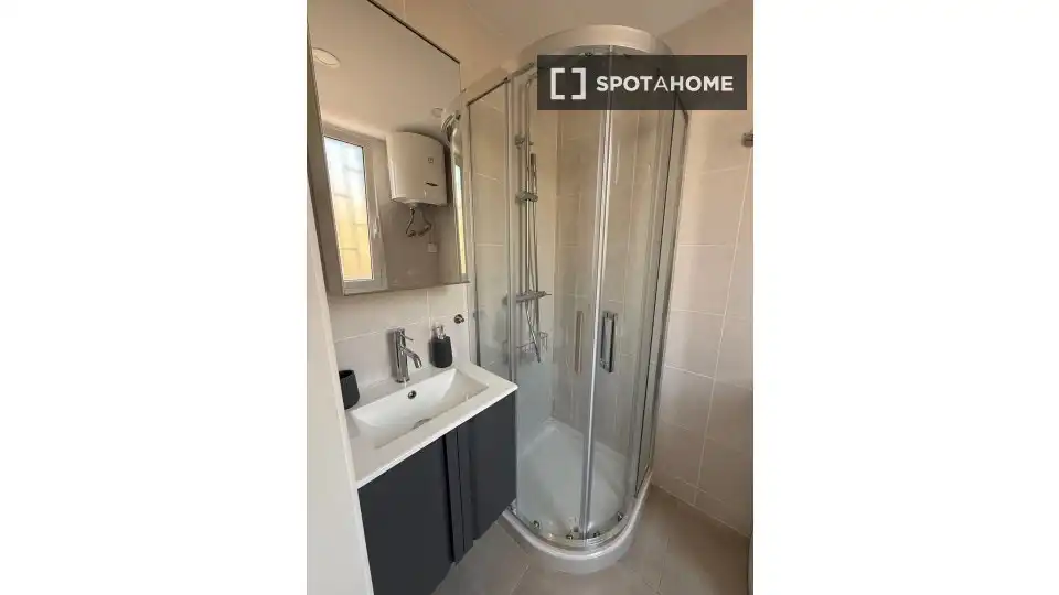 Bathroom of Flat for rent in Barcelona  with Air Conditioner, Heating and Furnished