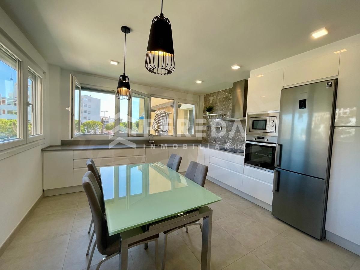 Cuina de Apartament en venda en Roquetas de Mar amb Aire condicionat, Jardí privat i Terrassa