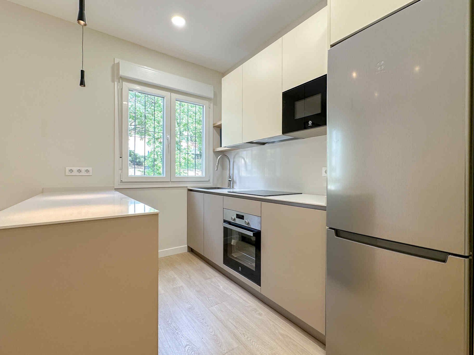 Kitchen of Flat for sale in  Madrid Capital  with Air Conditioner, Heating and Furnished