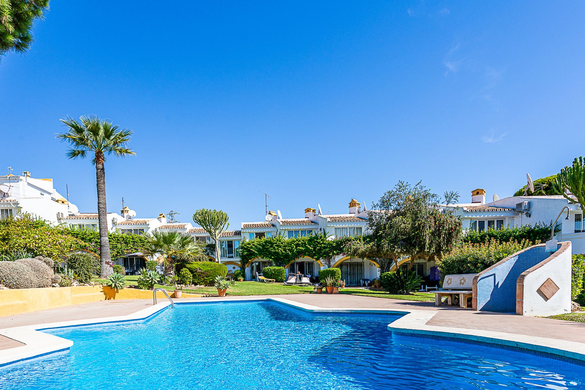 Jardí de Casa adosada en venda en Mijas amb Aire condicionat, Terrassa i Piscina