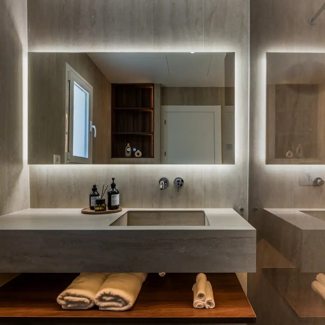 Bathroom of Attic for sale in Marbella  with Air Conditioner, Terrace and Swimming Pool