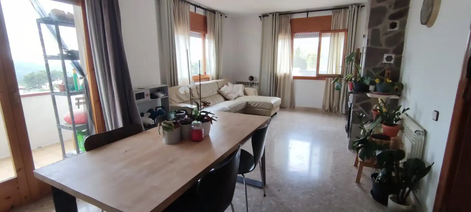Sala d'estar de Casa o xalet en venda en Vallirana amb Calefacció