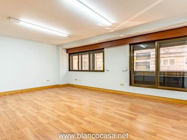 Oficina en venda a Carballo