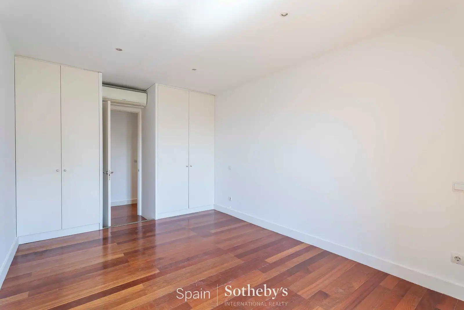 Apartament de lloguer a Plaza de Santa Bárbara, Justicia - Chueca