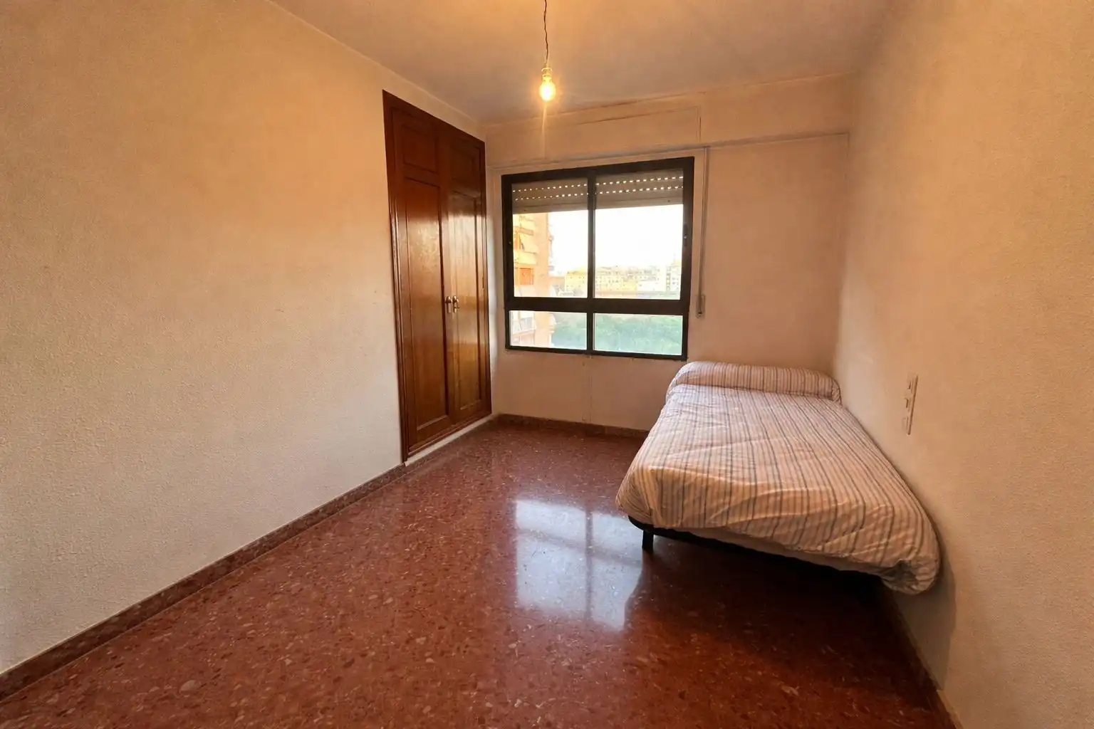 Habitación de Piso en venta en Valencia con Aire acondicionado, Trastero y Amueblado