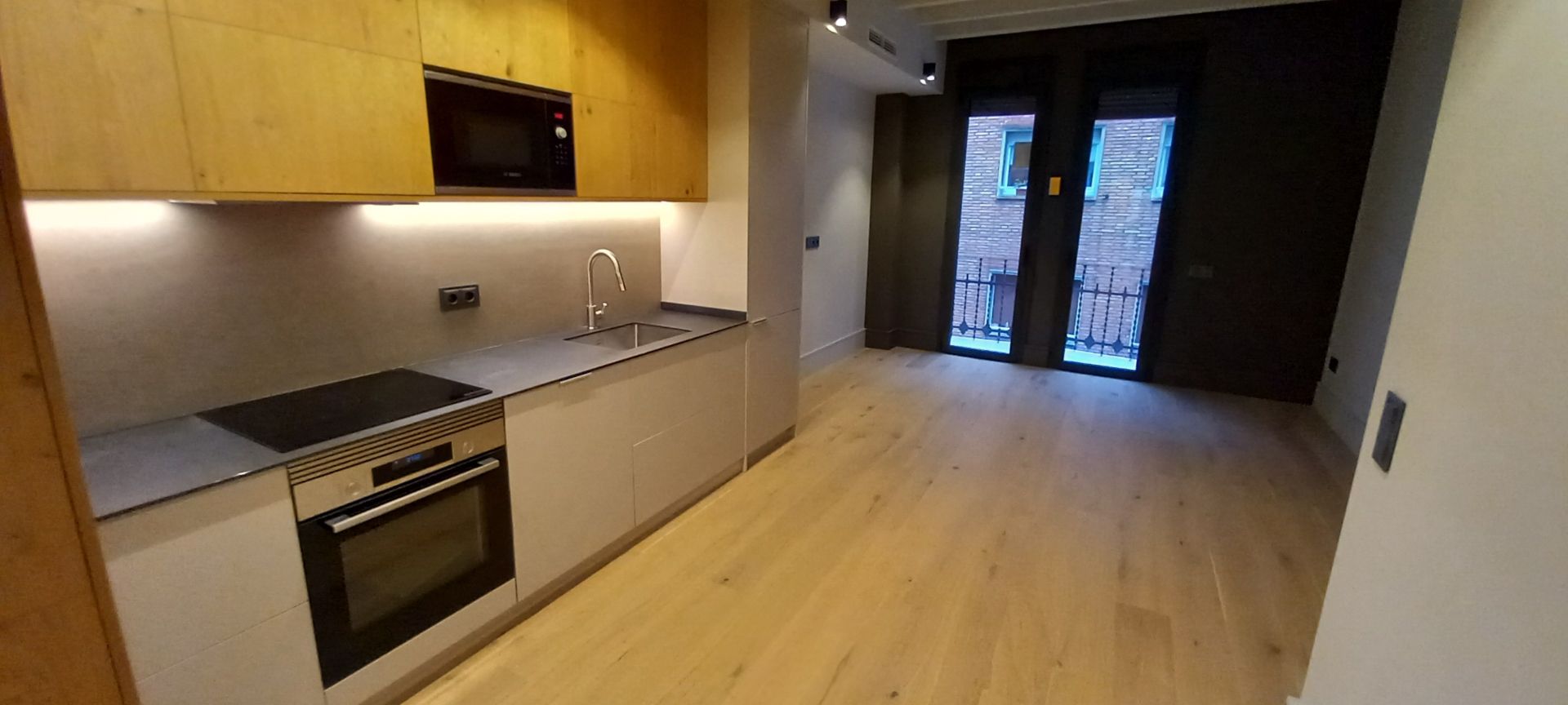 Cuina de Pis de lloguer en  Barcelona Capital amb Aire condicionat, Parquet i Terrassa