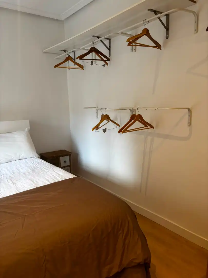 Dormitori de Apartament de lloguer en Zaragoza amb Calefacció, Moblat i Forn