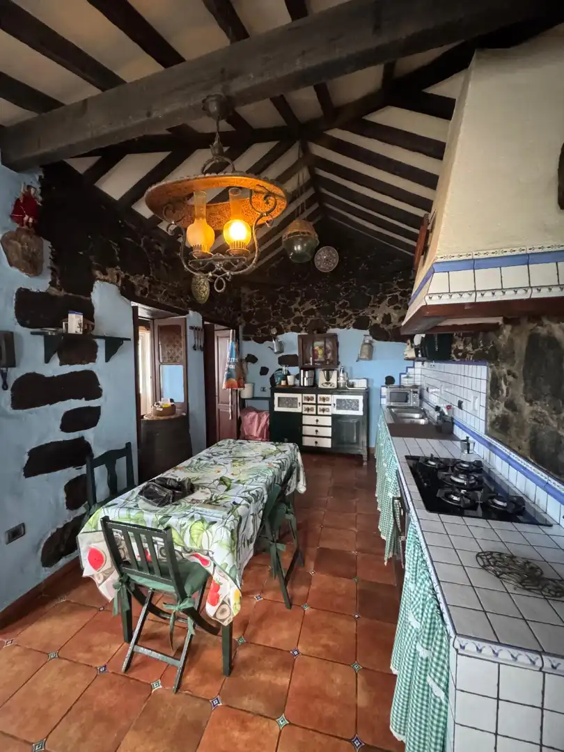 Cuina de Casa o xalet en venda en Los Realejos amb Jardí privat, Moblat i Internet
