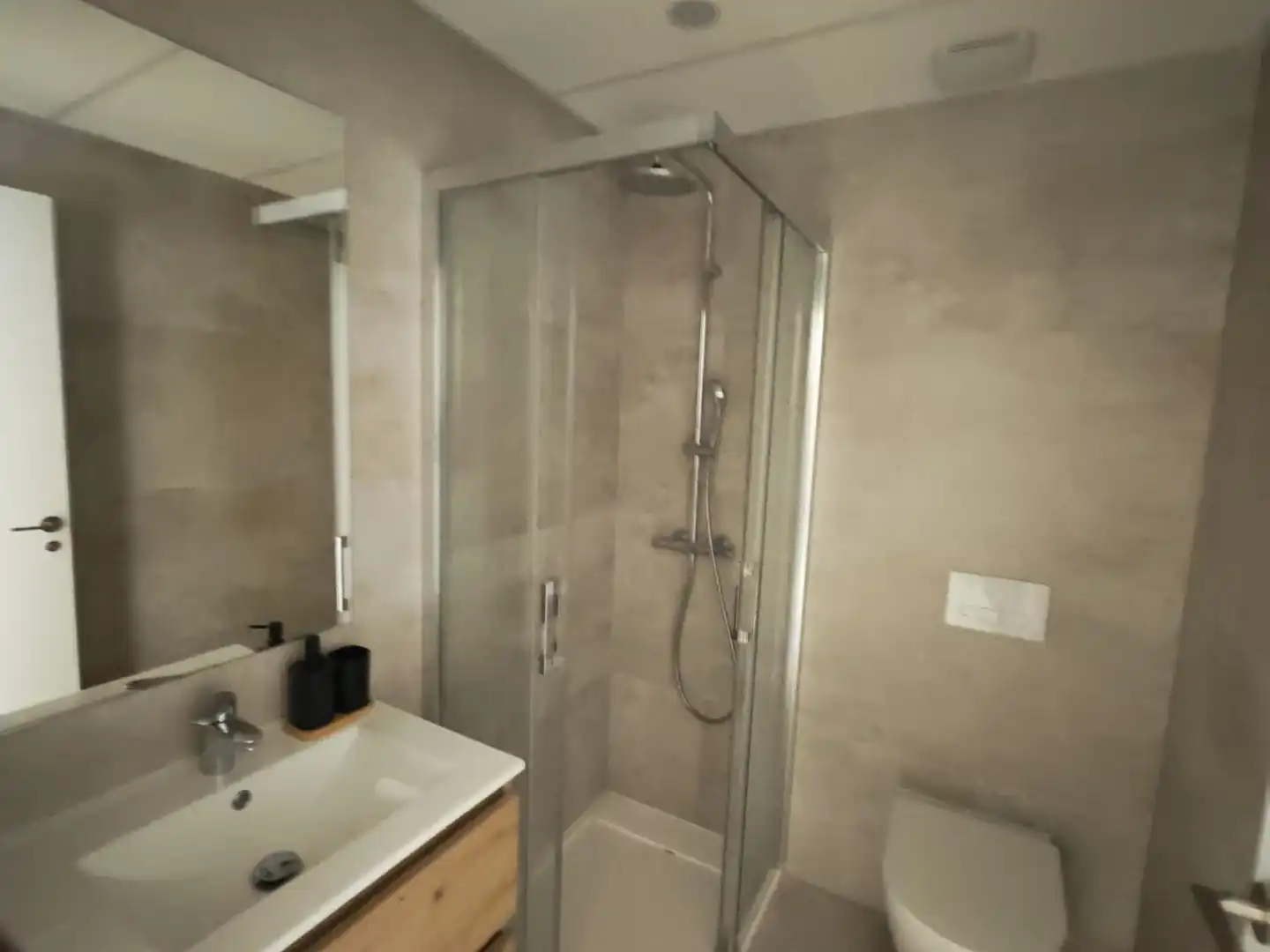 Bathroom of Flat for rent in Murcia  with Air Conditioner, Heating and Storage room