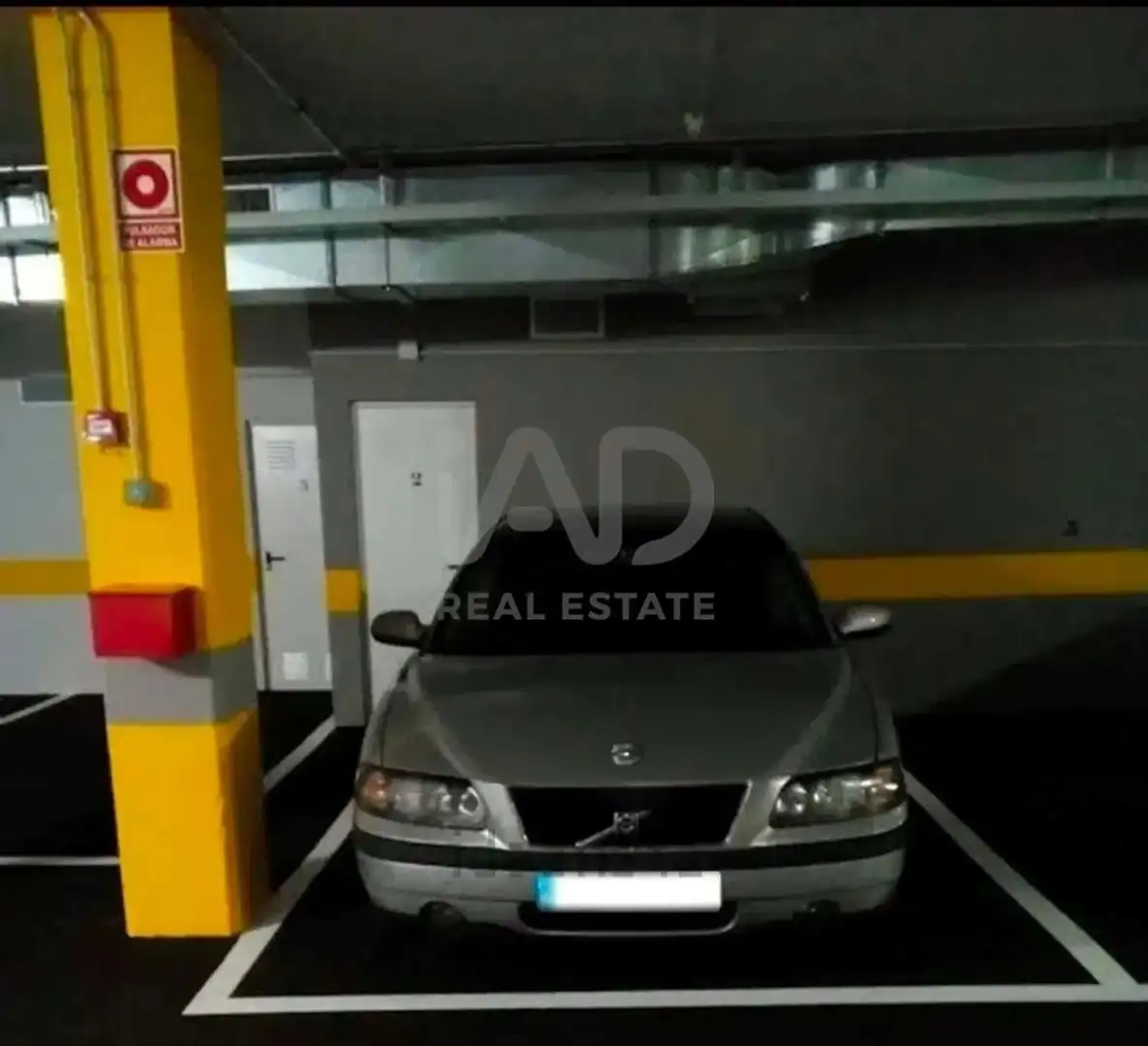 Parking de Piso en venta en Oviedo  con Calefacción y Piscina