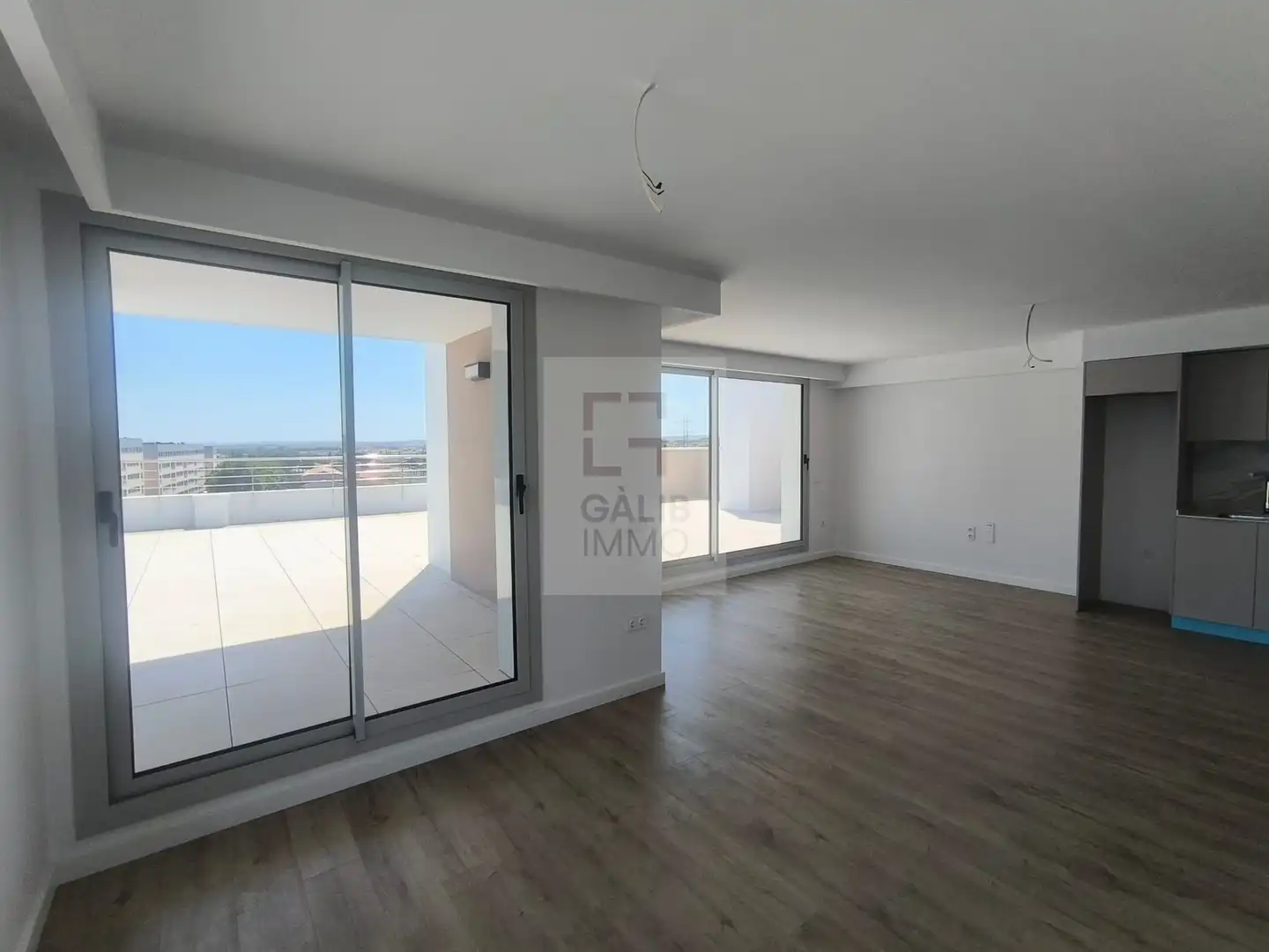 Wohnzimmer von Dachboden zum Verkauf in Figueres mit Klimaanlage, Terrasse und Abstellraum