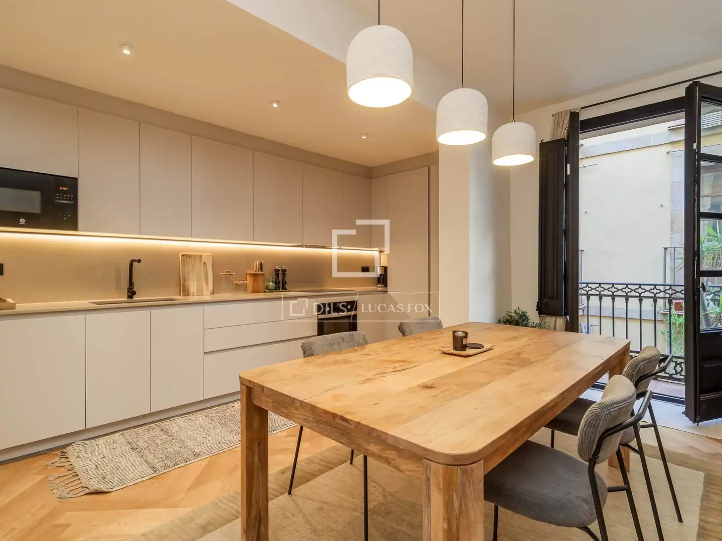 Küche von Wohnung zum Verkauf in Barcelona mit Klimaanlage, Heizung und Parkett