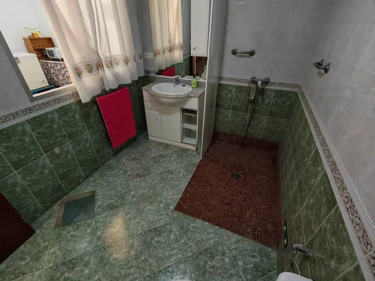 Badezimmer von Wohnung zum Verkauf in Huétor Tájar mit Privatgarten