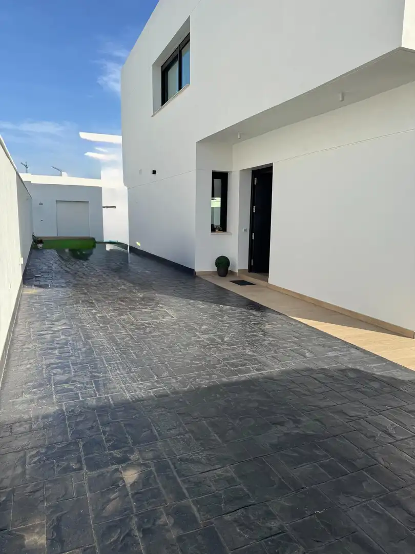 Terrassa de Casa adosada en venda en Dos Hermanas amb Aire condicionat, Calefacció i Jardí privat