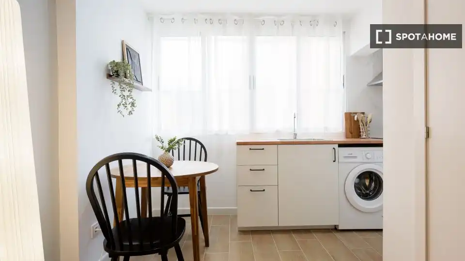Küche von Wohnung zur Miete in Valencia mit Klimaanlage, Heizung und Möbliert