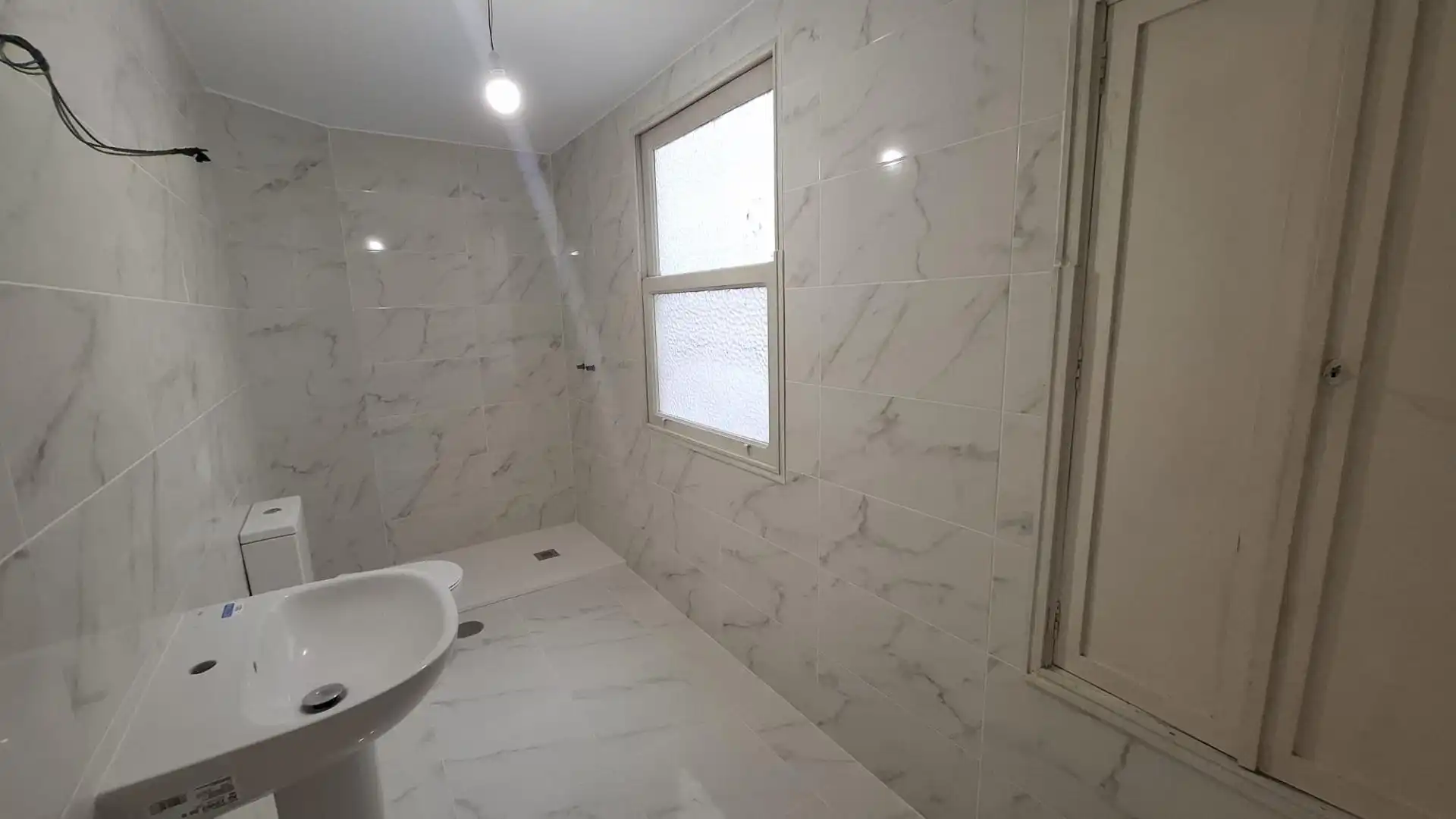 Bathroom of Flat for sale in Ourense Capital   with Parquet flooring, Storage room and Balcony