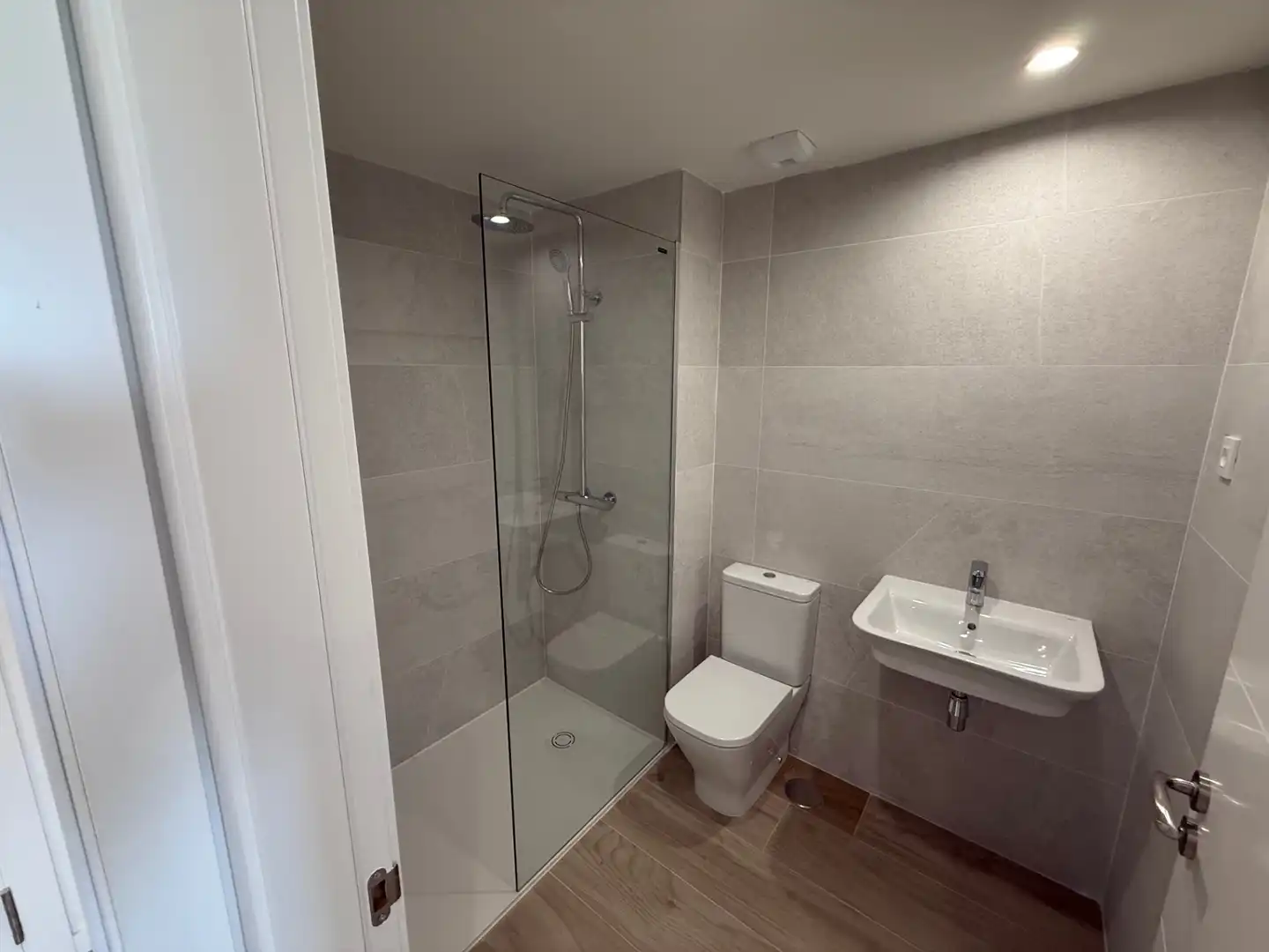 Bathroom of Flat for rent in Madrid  with Heating, Terrace and Storage room