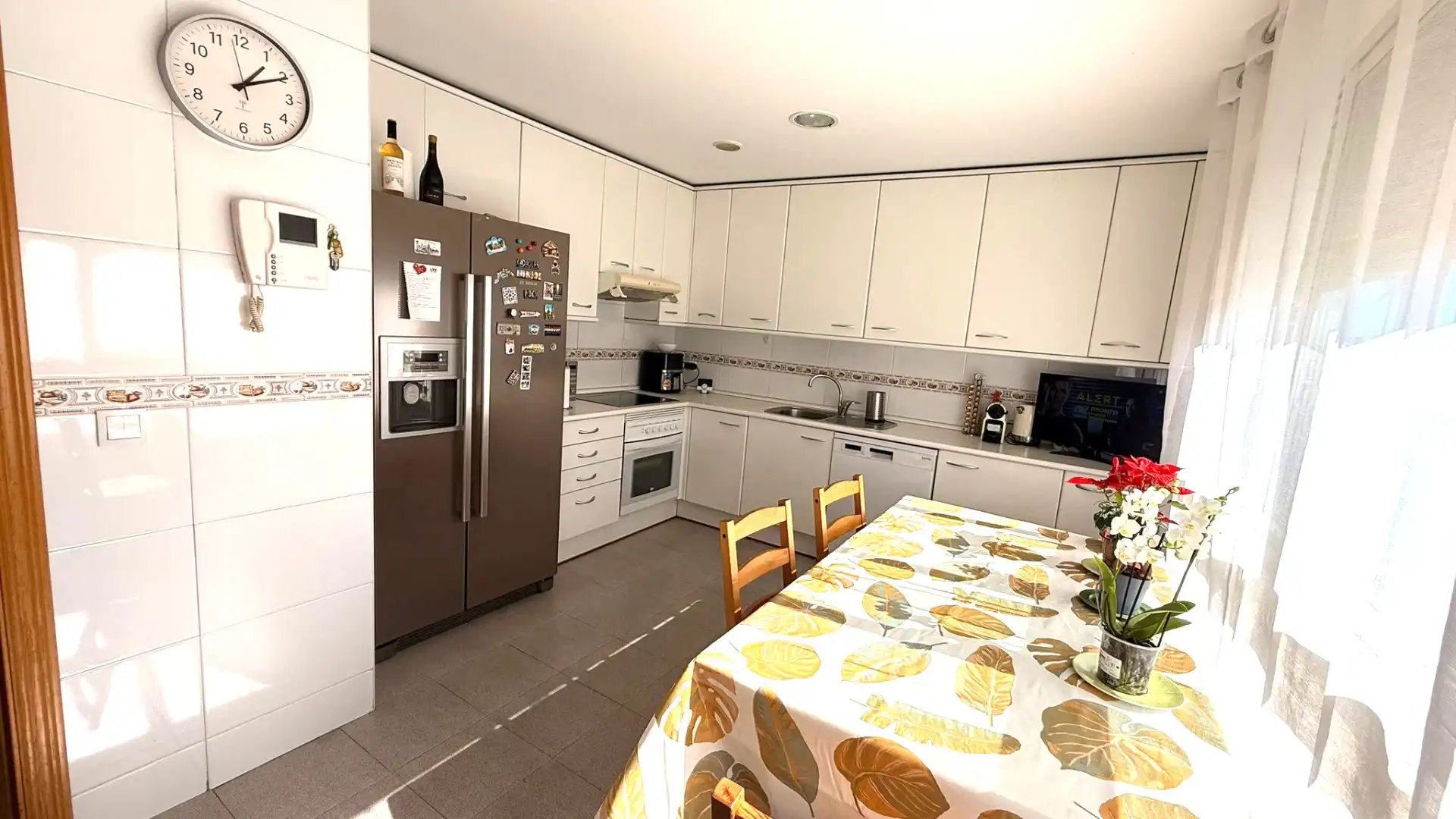 Cocina de Casa o chalet en venta en Madrid con Aire acondicionado, Calefacción y Jardín privado