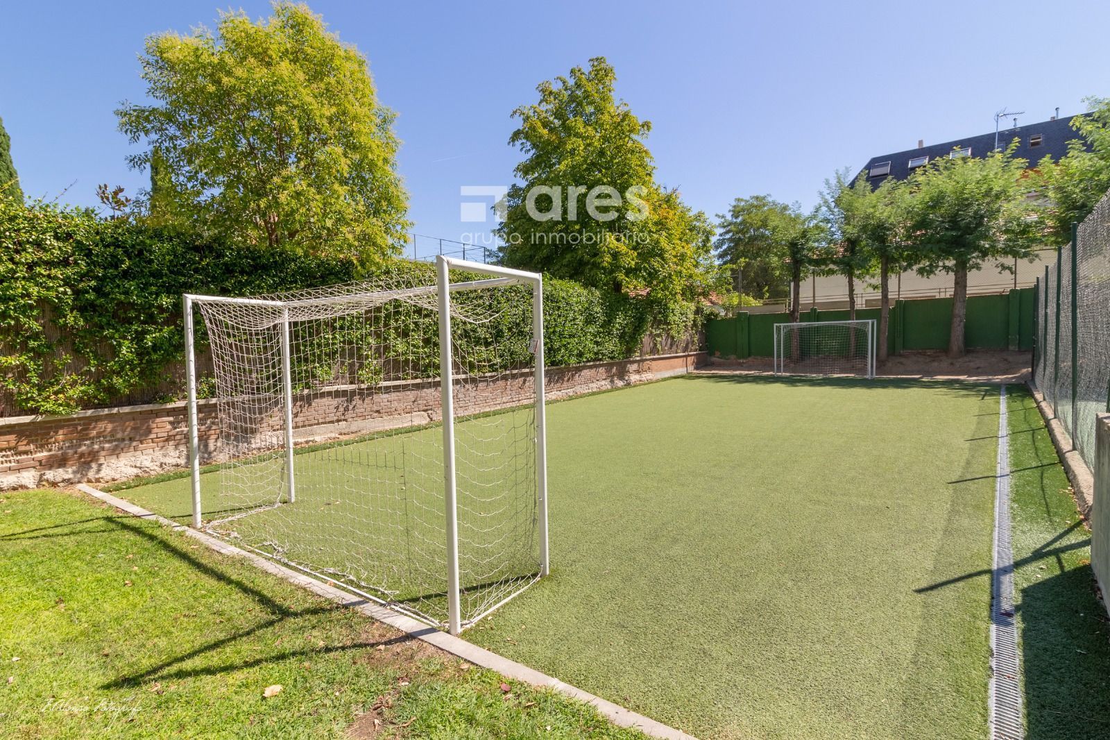 Garden of Flat for sale in  Madrid Capital  with Heating, Terrace and Storage room