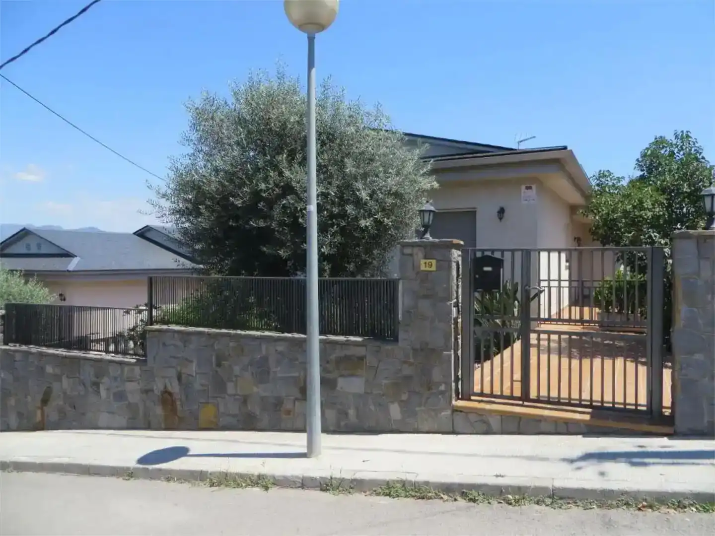 Vista exterior de Pis en venda en Lliçà d'Amunt amb Aire condicionat, Jardí privat i Traster