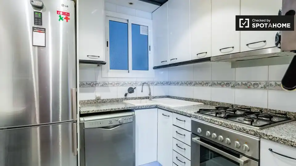 Cocina de Piso para compartir en Barcelona con Aire acondicionado, Calefacción y Amueblado