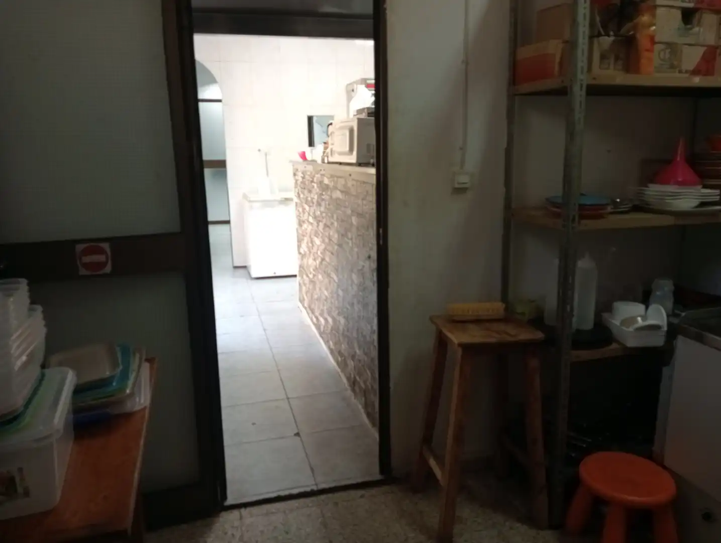 Cuina de Local de lloguer en Málaga amb Moblat
