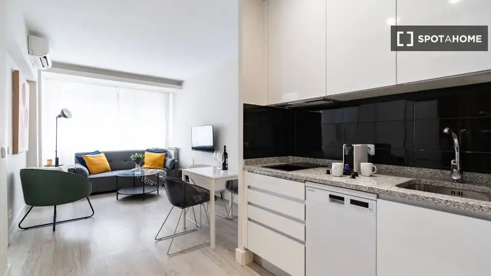 Cocina de Piso de alquiler en Madrid con Aire acondicionado, Calefacción y Amueblado