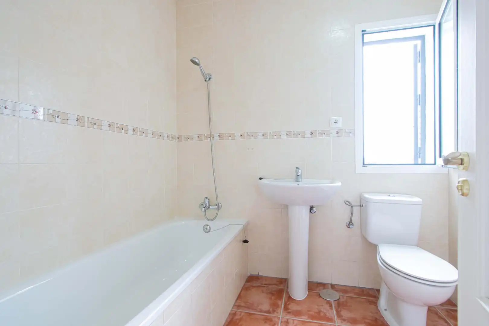 Bathroom of Detached homes for sale in Espartinas  with Air Conditioner and Furnished