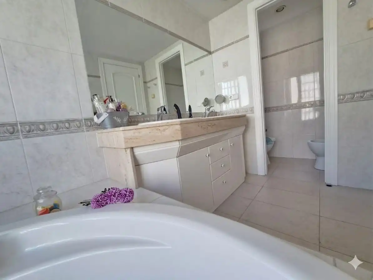 Badezimmer von Einfamilien-Reihenhaus zum Verkauf in Rubí mit Klimaanlage, Heizung und Terrasse