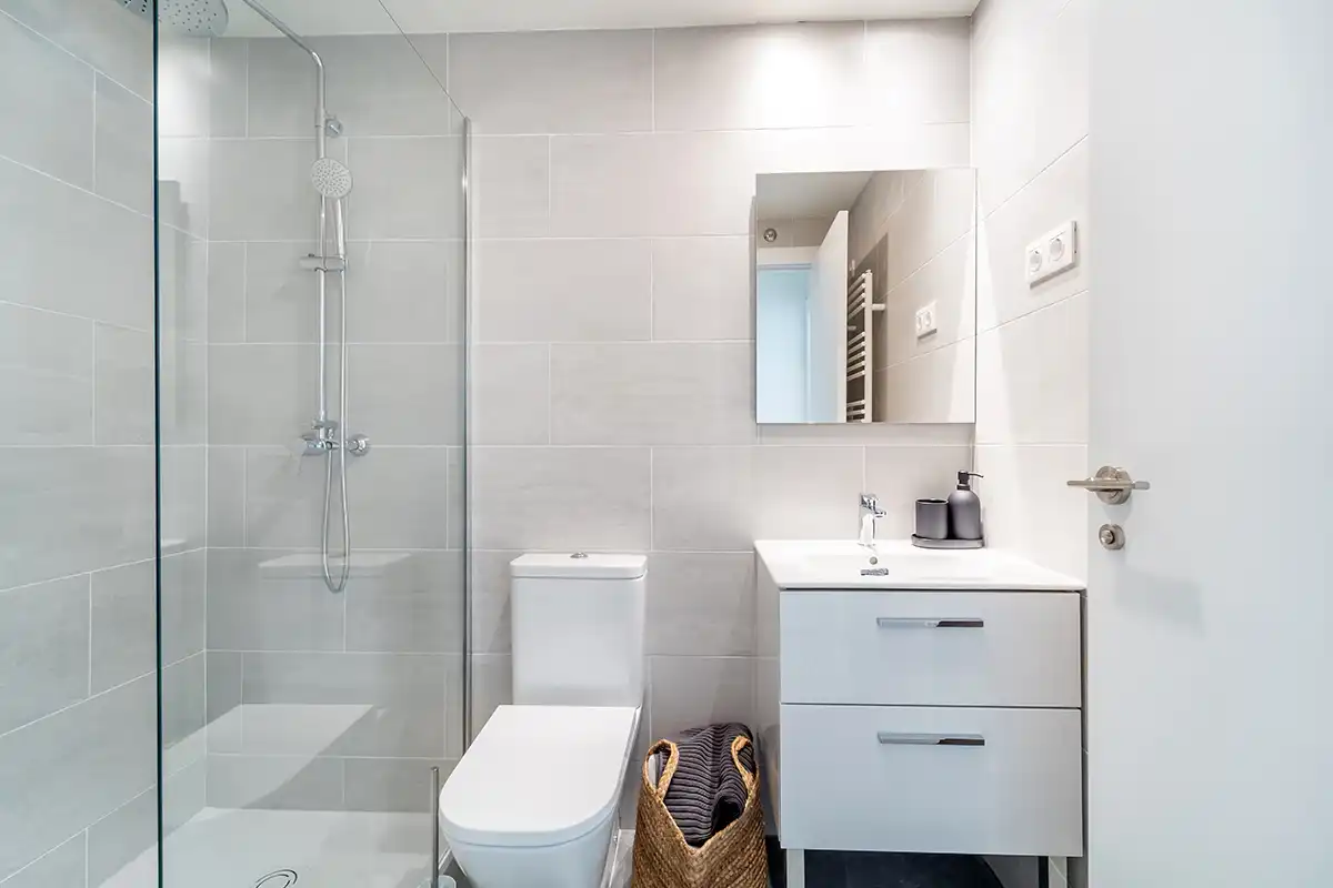 Badezimmer von Wohnung zur Miete in Madrid mit Klimaanlage, Heizung und Abstellraum