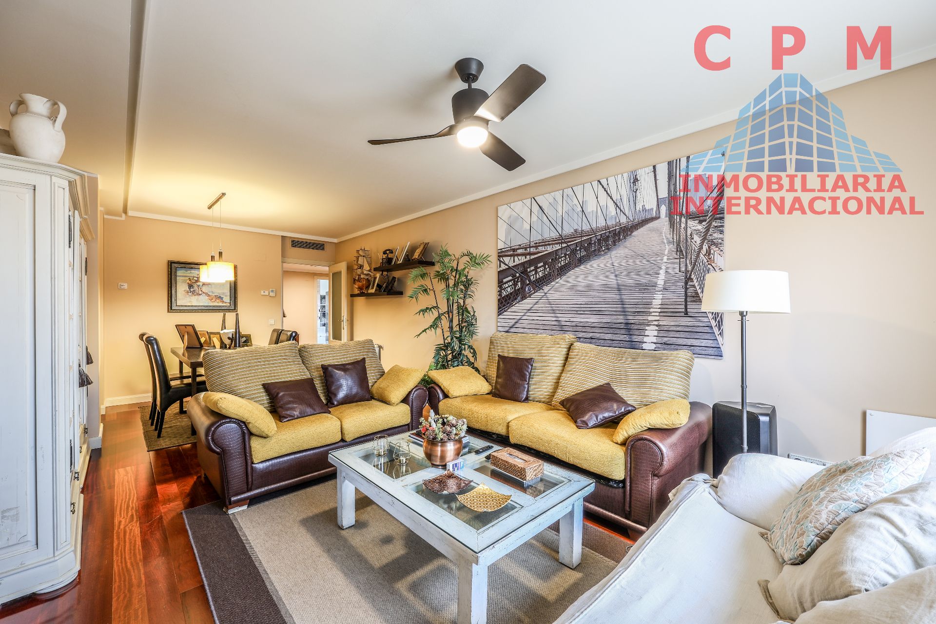 Living room of Flat to rent in  Madrid Capital  with Air Conditioner, Heating and Parquet flooring