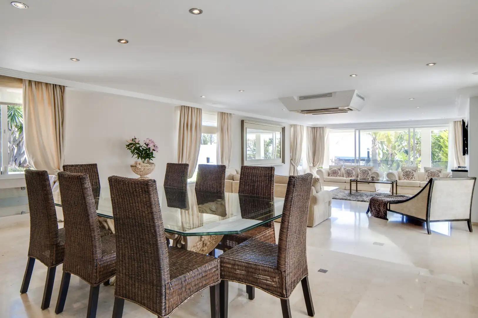 Houses for sale in Elviria