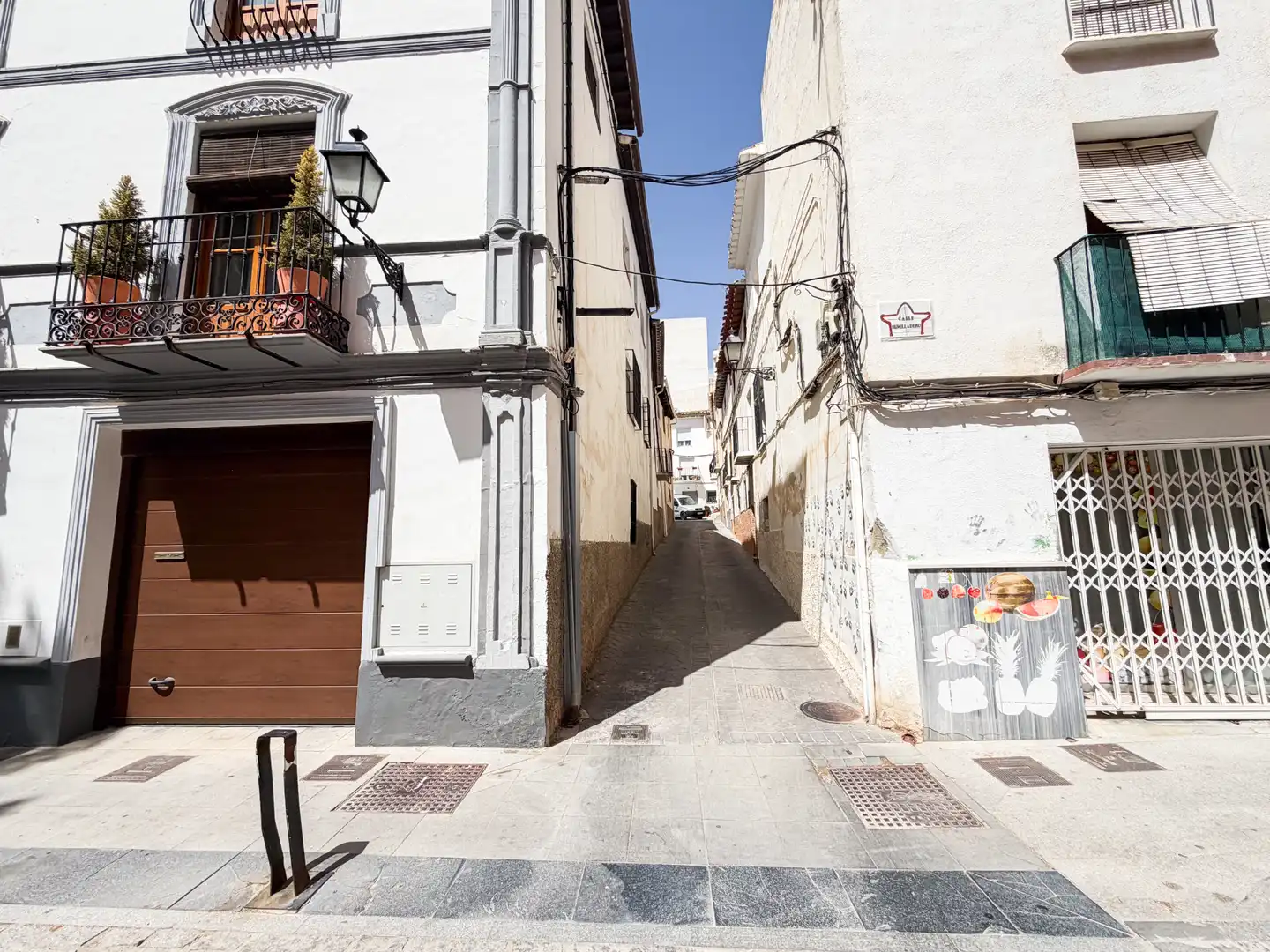 Vista exterior de Casa o xalet en venda en Baza amb Jardí privat, Terrassa i Balcó