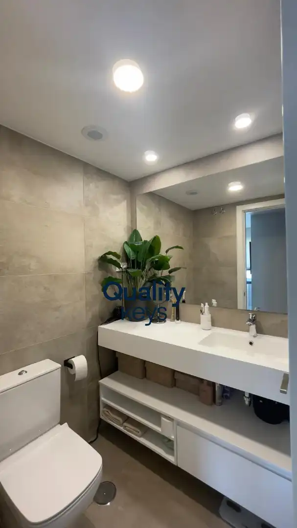 Bathroom of Flat for rent in Madrid  with Air Conditioner, Heating and Terrace
