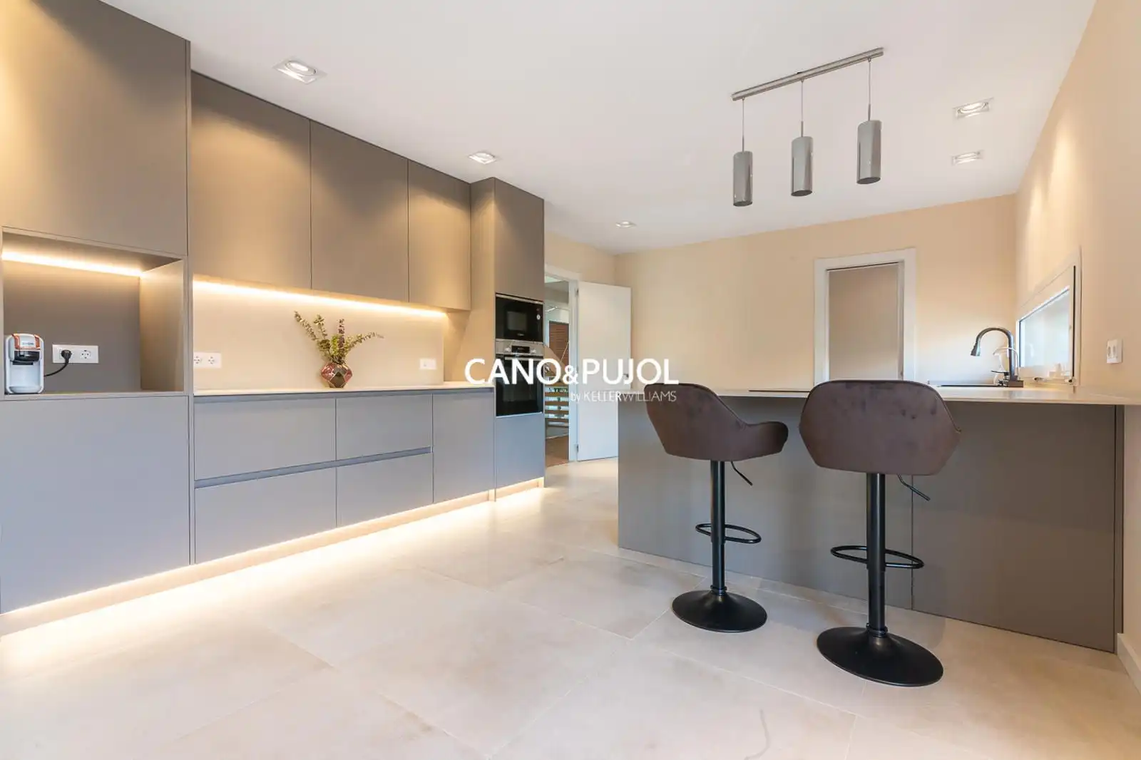 Kitchen of Houses for sale in Sant Cugat del Vallès  with Air Conditioner, Terrace and Swimming Pool