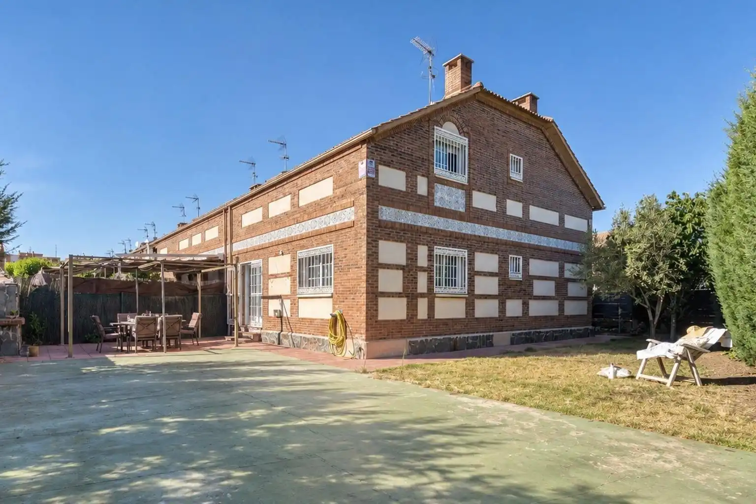 Vista exterior de Casa adosada en venda en Meco amb Calefacció