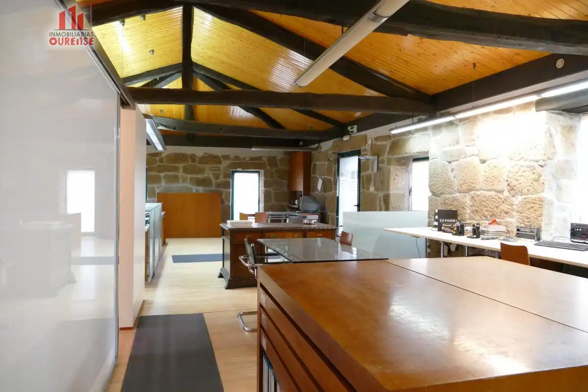 Cuina de Oficina de lloguer en Ourense Capital  amb Aire condicionat i Moblat