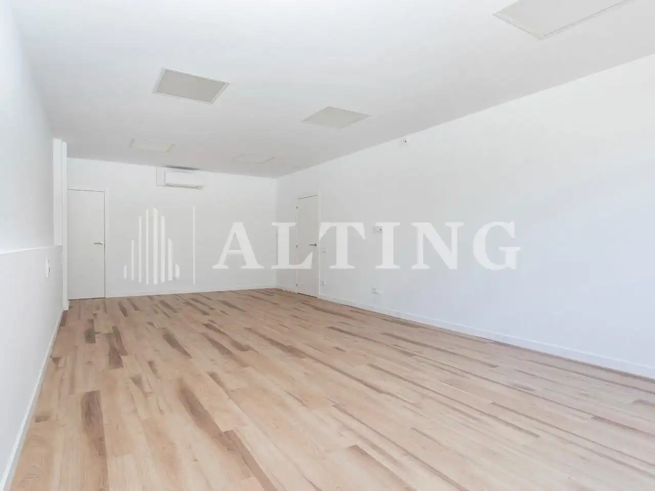 Sala d'estar de Oficina en venda en Barcelona amb Aire condicionat