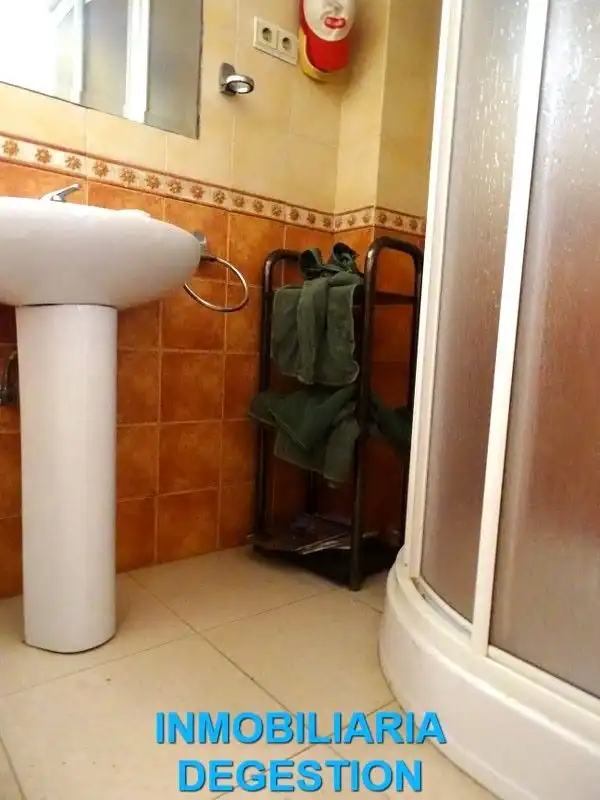 Bany de Casa o xalet en venda en Linares amb Aire condicionat, Calefacció i Jardí privat