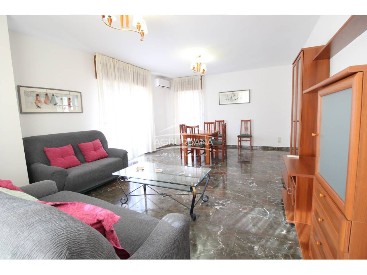 Sala d'estar de Pis de lloguer en Motril amb Aire condicionat, Moblat i Balcó