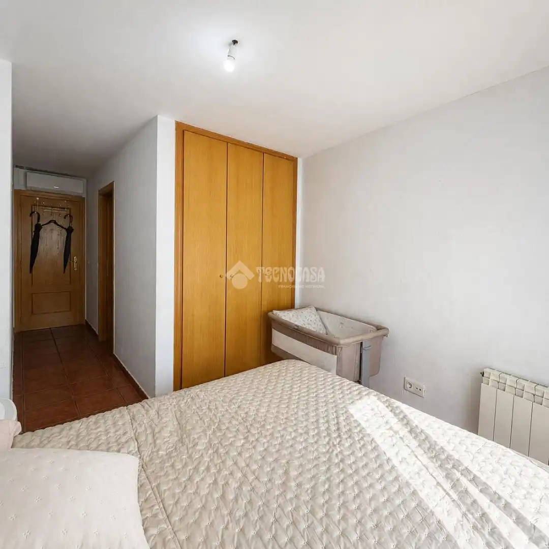 Schlafzimmer von Wohnung zur Miete in Ciempozuelos mit Balkon