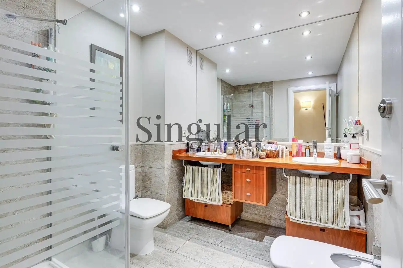 Baño de Casa adosada en venta en Barcelona con Aire acondicionado, Calefacción y Terraza