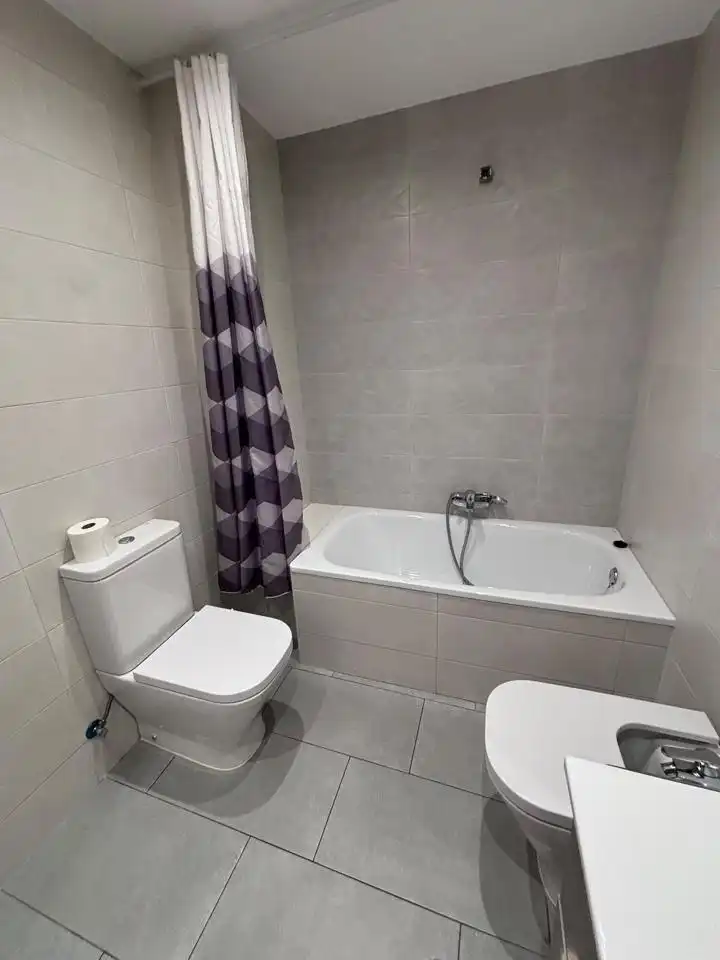 Badezimmer von Wohnung zur Miete in Gijón  mit Heizung und Möbliert